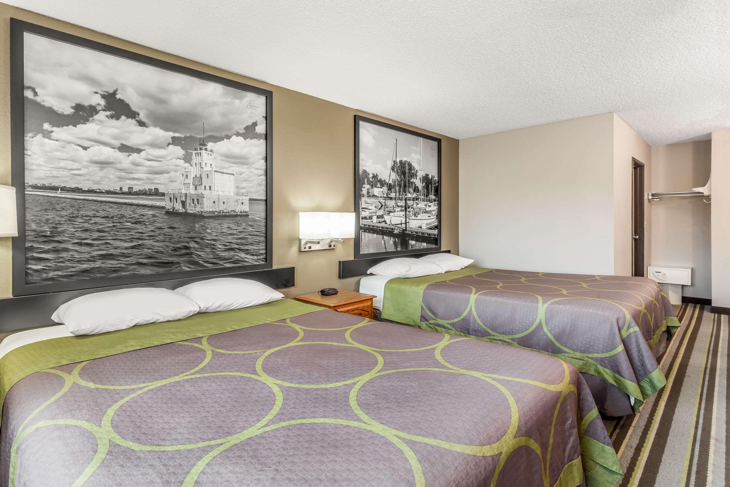 Super 8 By Wyndham Green Bay Near Stadium Exterior foto