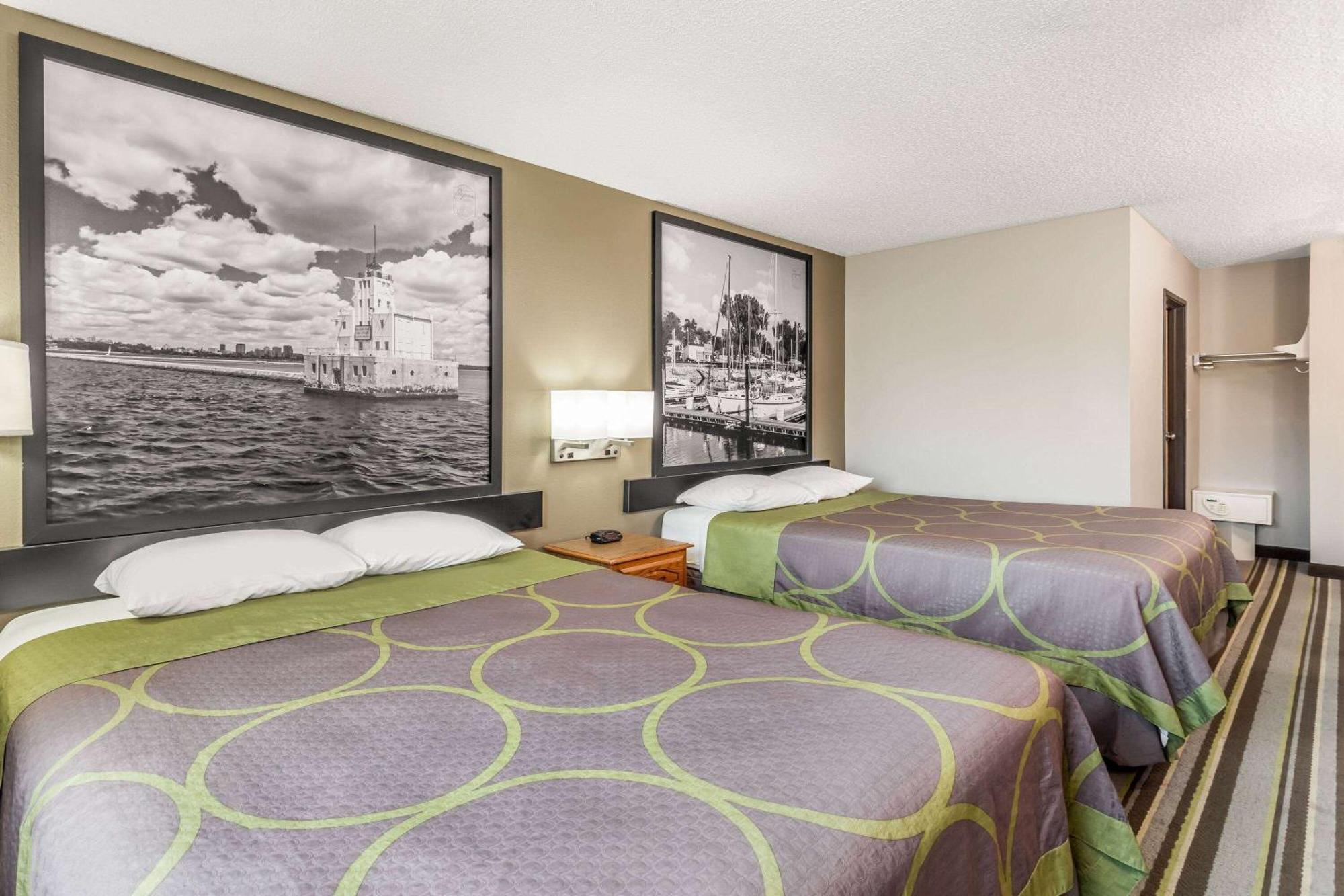 Super 8 By Wyndham Green Bay Near Stadium Exterior foto