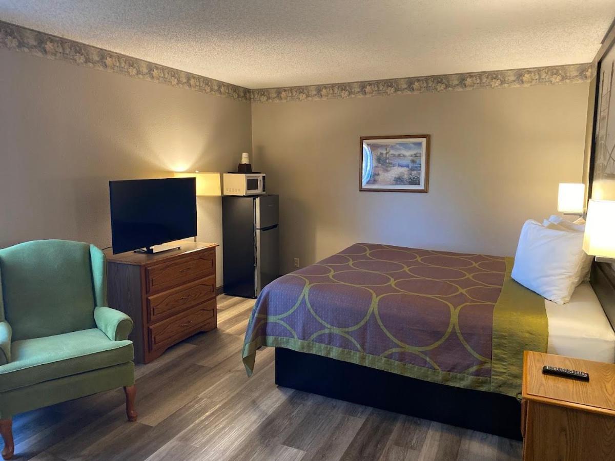 Super 8 By Wyndham Green Bay Near Stadium Exterior foto