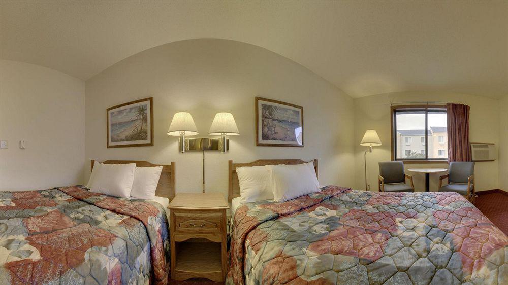Super 8 By Wyndham Green Bay Near Stadium Exterior foto